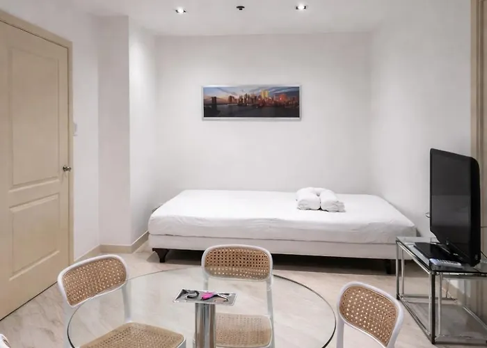 Stayluxia * Manila